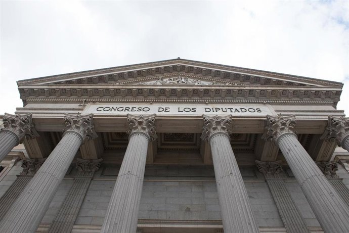 Archivo - Fachada del Congreso de los Diputados durante el estado de alarma decretado por el coronavirus, en Madrid (España), a 16 de marzo de 2020.