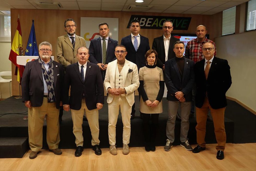 Representantes de entidades deportivas con animales se reúnen para evitar que la futura ley de protección, derechos y bienestar animal incluya a los animales deportivos.