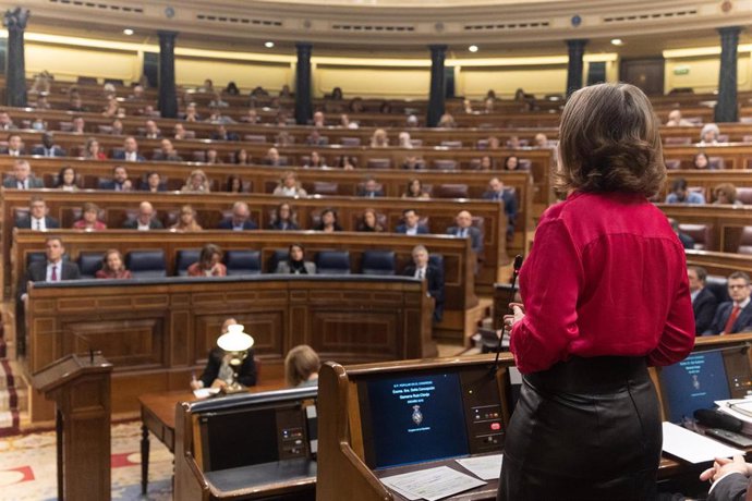 La portavoz parlamentaria del PP en el Congreso, Cuca Gamarra, interviene durante una sesión plenaria en el Congreso de los Diputados, a 30 de noviembre de 2022, en Madrid (España). 