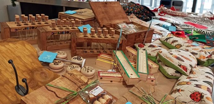 Puesto en el que los sorianos podrán adquirir productos de la línea 'Delirios Fadess Shop' elaborados en talleres de Asovica.