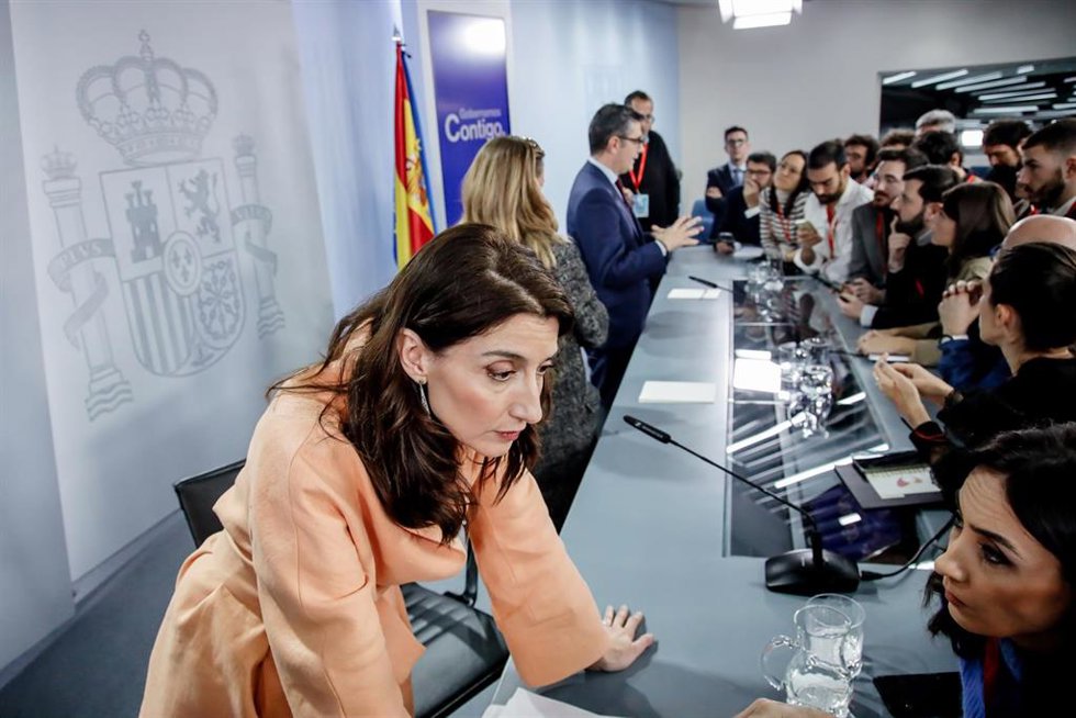 La ministra de Justicia, Pilar Llop, a su salida de una rueda de prensa posterior al Consejo de Ministros, en el Palacio de La Moncloa, a 29 de noviembre de 2022, en Madrid (España). La ministra Portavoz, Isabel Rodríguez; la ministra de Justicia, Pilar
