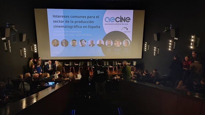 Productores, televisiones, plataformas y exhibidores se dieron cita en dos mesas de debate celebradas en la Academia de Cine.