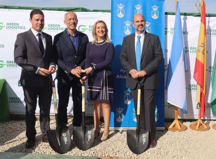 La alcaldesa, en el acto de colocación de la primera piedra del futuro parque logístico 'Sevilla Green Logistics Park'.