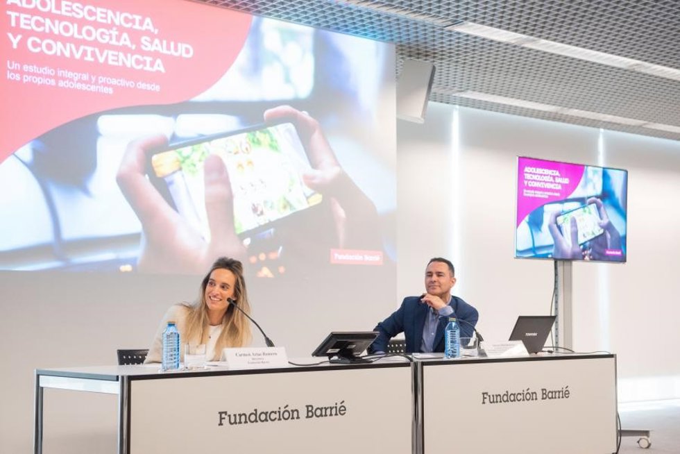 La investigación está coordinado por el profesor de la Facultade de Psicoloxía de la USC, Antonio Rial Boubeta, que presentó los resultados junto con la directora de la Fundación Barrié, Carmen Arias Romero