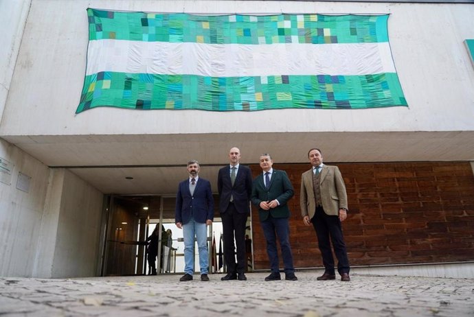 El consejero de la Presidencia, Antonio Sanz, inaugura una muestra documental sobre el 4D en el Museo de la Autonomía.