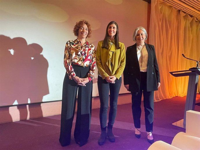 Ana Monreal, Elena Tres Cruz y Nuria Iso reciben los Premios Empresaria, Directiva y Emprendedora Navarra.