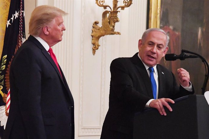 Archivo - El ex primer minsitro de Israel Benjamin Netanyahu junto al expresidente de Estados Unidos Donald Trump