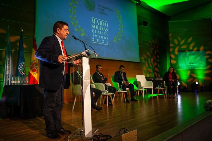 Reyes destaca que el AOVE es "calidad y protección medioambiental" en los Premios Mario Solinas