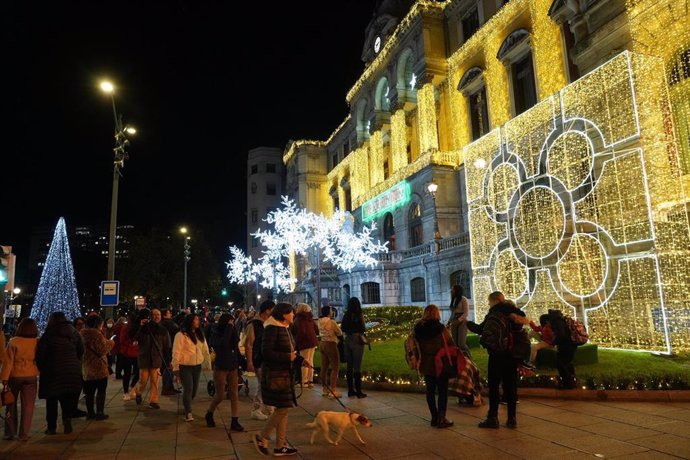 Iluminación navideña en el Ayuntamiento de Bilbao