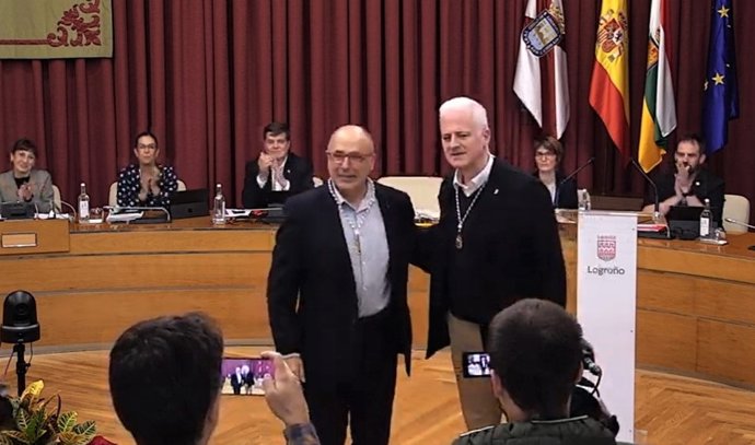 Domingo Dorado toma posesión como concejal del Ayuntamiento de Logroño, en sustitución del fallecido Fran Pérez