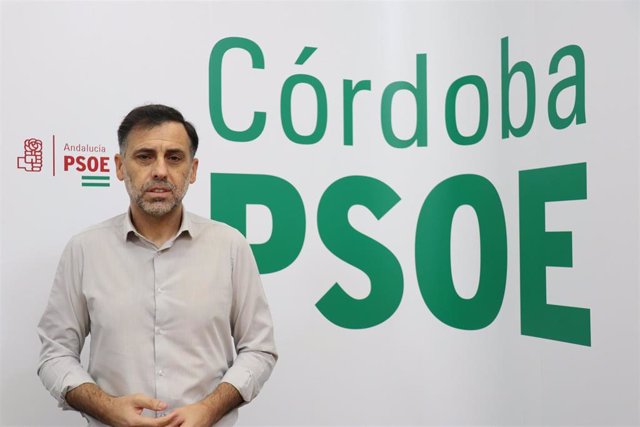 El senador del PSOE por Córdoba Alfonso Muñoz Cuenca, en la sede de su partido.