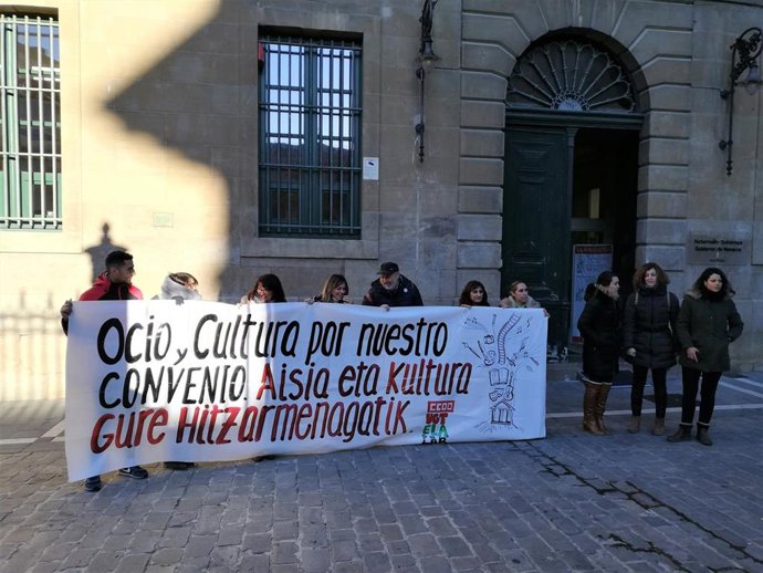 Concentración para reivindicar el primero convenio de Cultura de Navarra