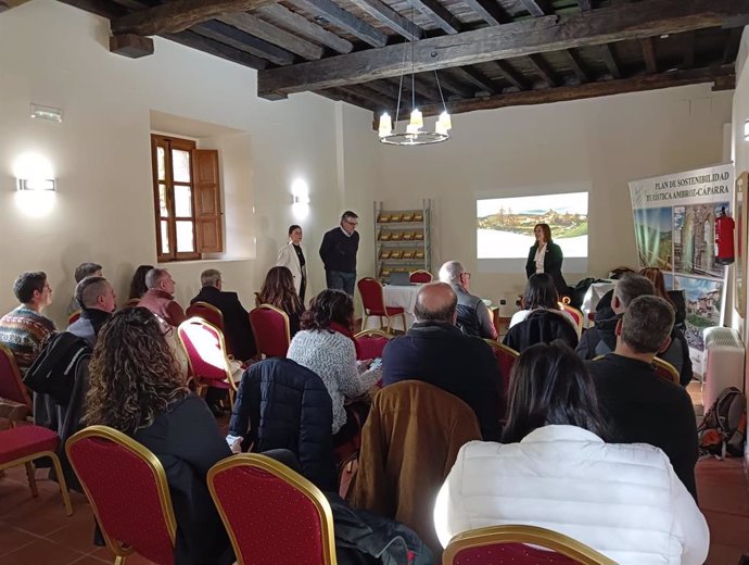 La Diputación de Cáceres presenta a agencias de viajes un catálogo con más de 80 experiencias en Ambroz-Cáparra
