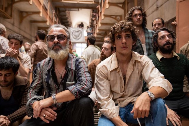 Archivo - Escena de la película 'Modelo 77', del director sevillano Alberto Rodríguez y protagonizada por Miguel Herrán y Javier Gutiérrez, entre otros intérpretes.