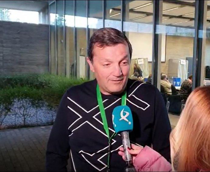 El presidente de CSIF Extremadura, Benito Román, atiende a los medios