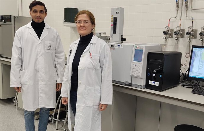 Adnan Asad Karim y Lourdes Martínez.