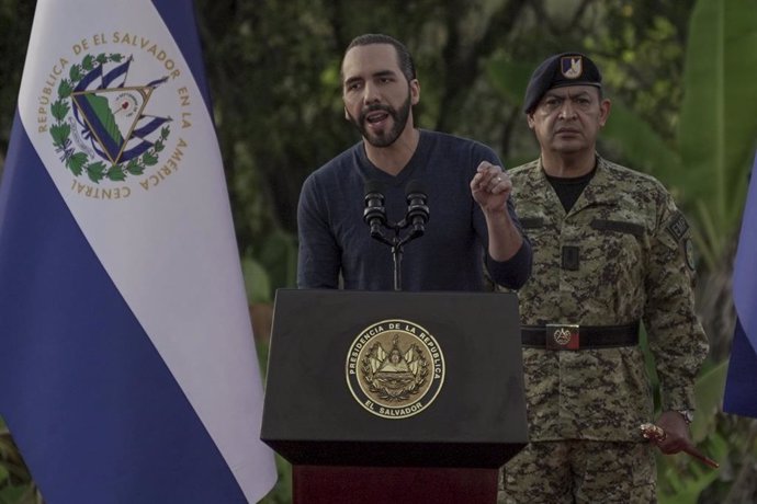 23 November 2022, El Salvador, San Juan Opico: El Salvador's President Nayib Bukele, speaks to 14000 soldiers during the announcement of the fifth phase of the government's security policy against gangs. Photo: Camilo Freedman/dpa