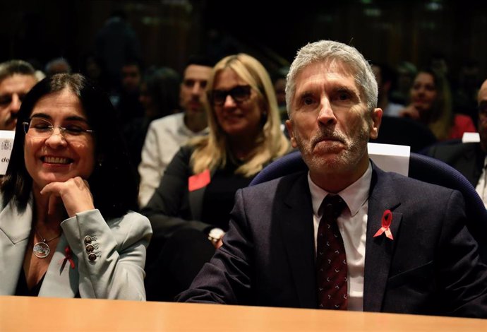 La ministra de Sanidad, Carolina Darias, y el ministro del Interior, Fernando Grande-Marlaska, durante el acto 4 años de Pacto Social por la no Discriminación y la Igualdad de Trato Asociada al VIH, a 1 de diciembre de 2022, en Madrid (España).