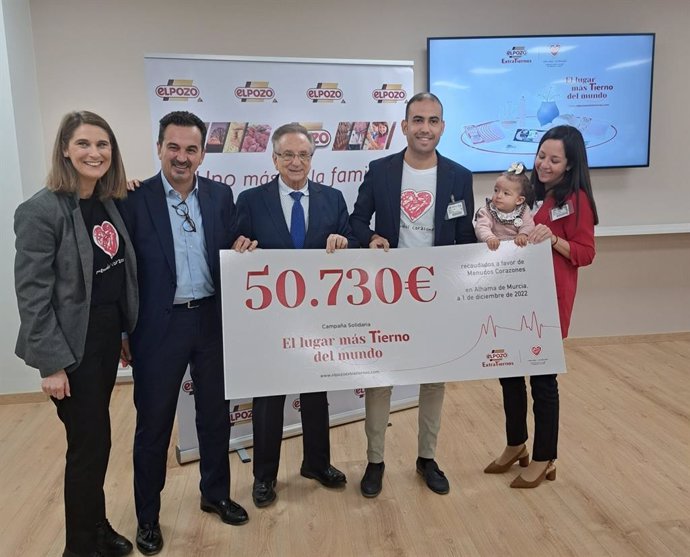 Dde izquierda a derecha, Amaya Sáez, directora de la Fundación Menudos Corazones; Rafael Fuertes, director general de ElPozo Alimentación; Tomás Fuertes, presidente de ElPozo