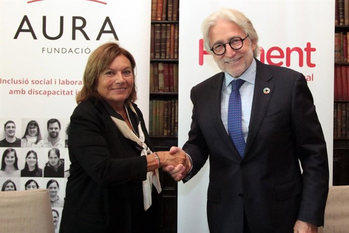 La presidenta d'Aura Fundació, Glria Canals, i el president de Foment del Treball, Josep Sánchez Llibre
