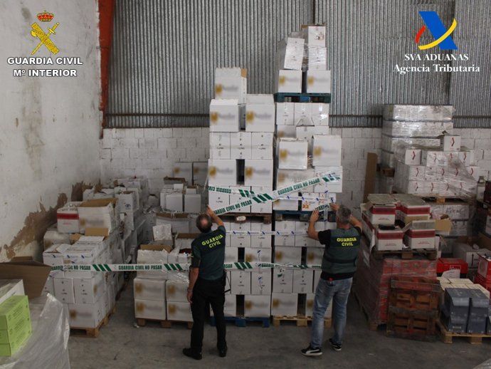 La Guardia Civil de Alicante interviene más de 20.200 botellas de bebidas alcohólicas por incumplir la ley de impuestos