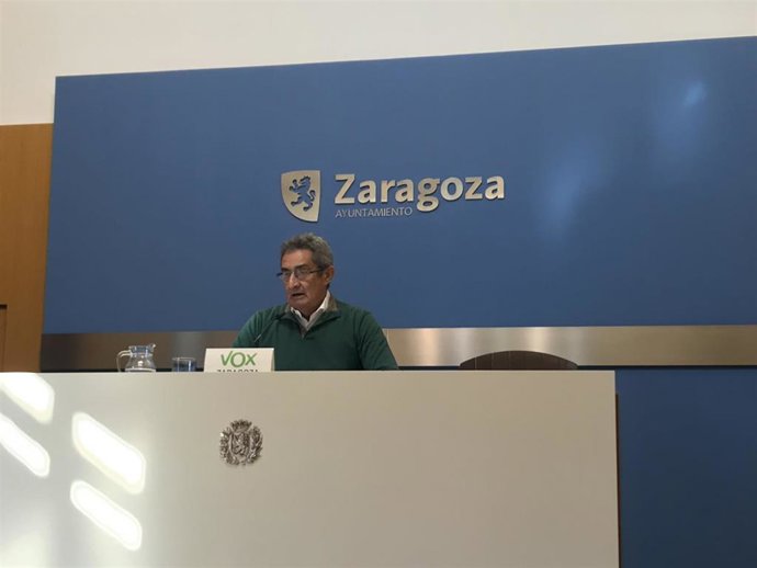 El portavoz del grupo municipal de VOX en el Ayuntamiento de Zaragoza, Julio Calvo