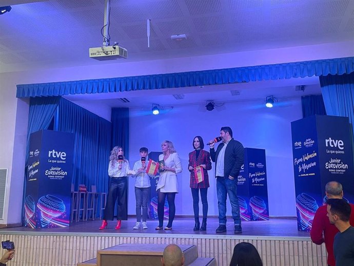 (I-D) Eva Mora, Carlos Higes, María Eizaguirre, Julia Varela Y Tony Aguilar En La Despedida De Carlos Higes Como Representante De España En Eurovisión Junior 2022, Que Se Celebra En Armenia El 11 De Diciembre.