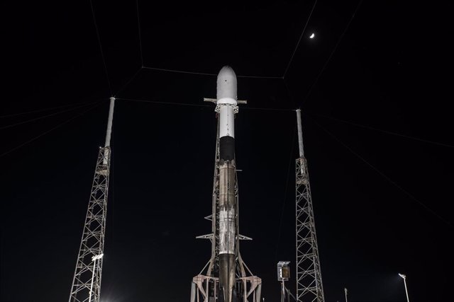 Cohete Falcon 9 que lanzará la misión HAKUTO-R