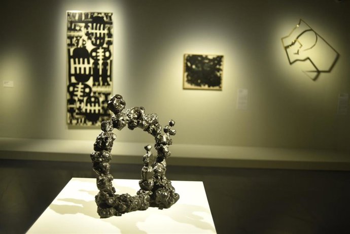 El Centre Pompidou Málaga inaugura la exposición 'Lucio Fontana, recto-verso', que ofrece una selección de la producción del artista argentino entre 1947 y 1965