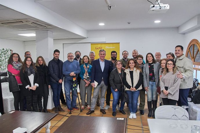 José Luis Sanz se reúne con diversos colectivos de personas con discapacidad para presentarles su proyecto de ciudad más accesible e inclusiva.