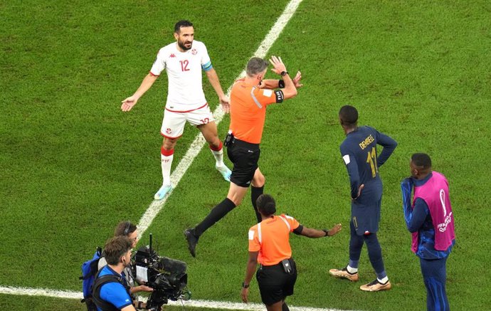 Momento en el que el colegiado Matthew Conger anula el gol de Griezmann ante Túnez en el Mundial de Catar