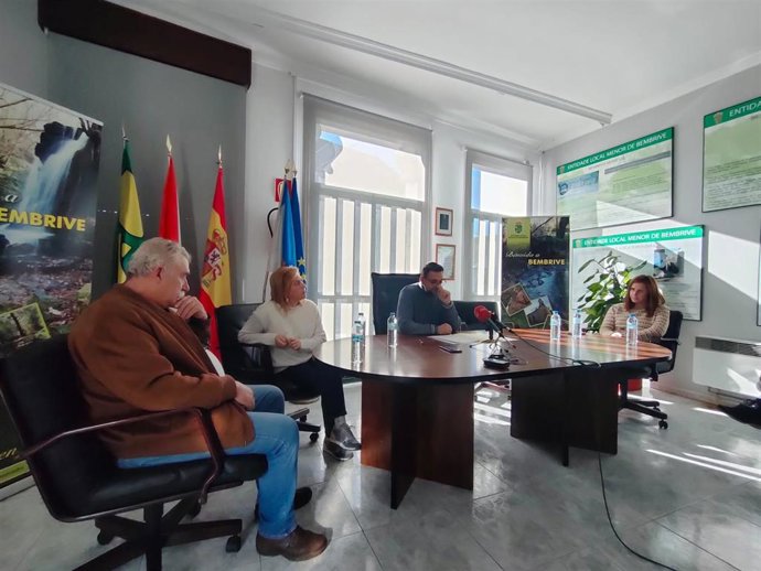 El alcalde pedaneo de Bembrive dimite "con la cabeza bien alta" tras ser inhabilitado durante 12 años.