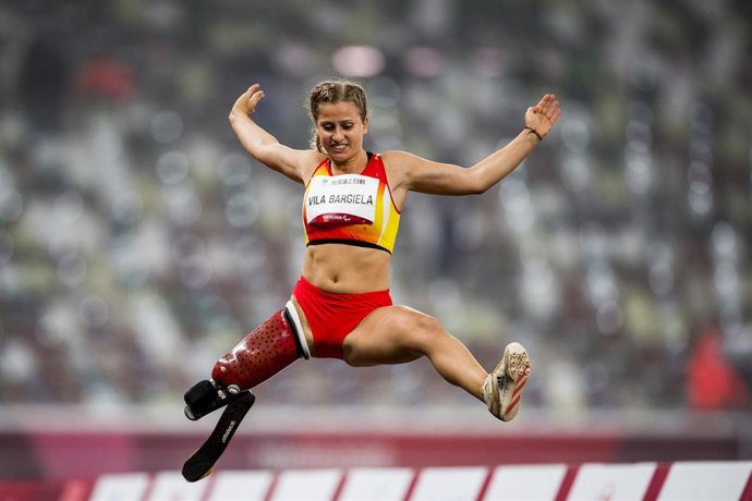 Archivo - La atleta española Desiree Vila durante el salto de longitud de los Juegos Paralímpicos de Tokio
