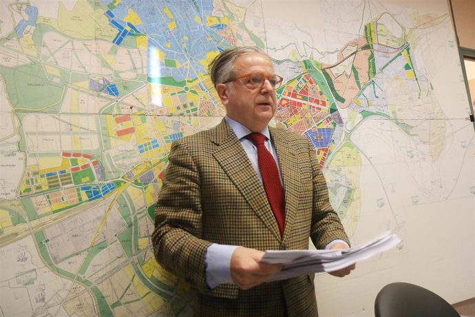 Salvador Fuentes en la Gerencia de Urbanismo.