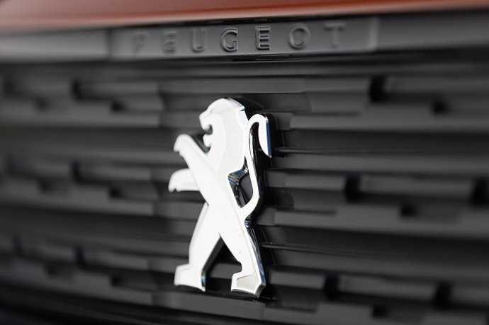 Archivo - Logotipo de Peugeot (recurso)