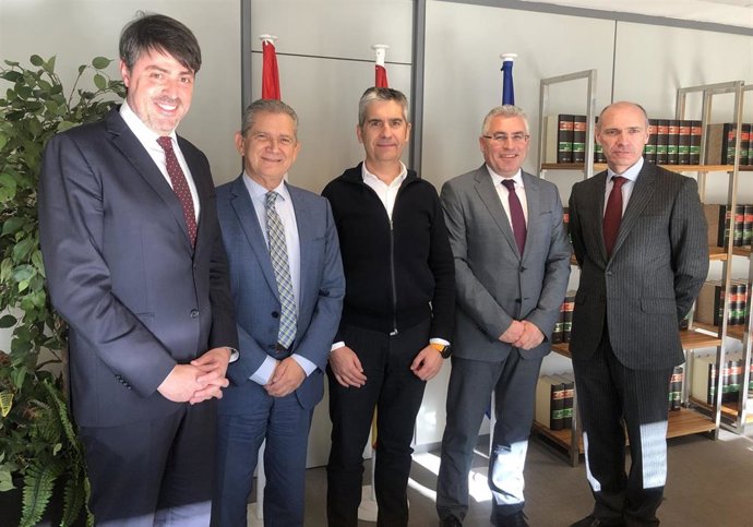 El Gobierno de La Rioja firma el contrato de compra-venta y de arrendamiento de talleres Lispar