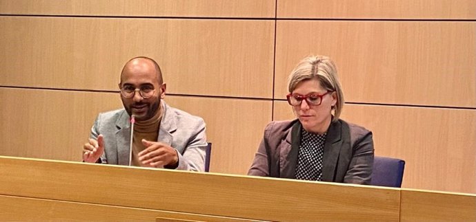 El director insular de Atención Comunitaria y Proyectos Estratégicos, Omar Lamin, y la presidenta del IMAS, Sofía Alonso.