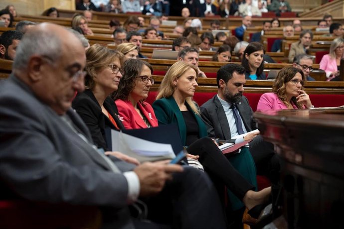 Archivo - Los nuevos consellers del Govern durante una sesión de control en el Pleno del Parlament, a 19 de octubre de 2022, en Barcelona, Cataluña (España). Aragons y el Govern se enfrentarán a la sesión de control de los siete nuevos consellers que f