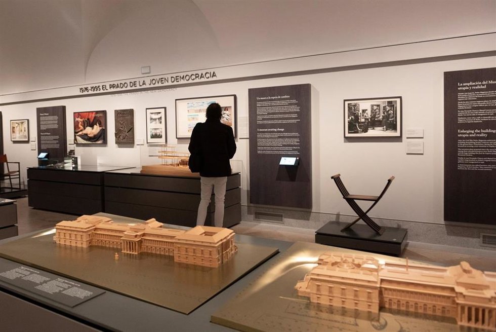 Archivo - Un usuario en un museo