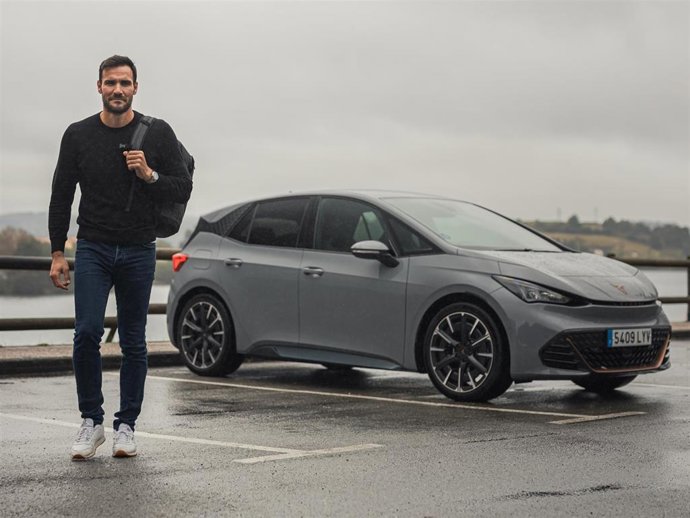 Archivo - Saúl Craviotto estrena su nuevo CUPRA Born e-Boost con la máxima autonomía eléctrica