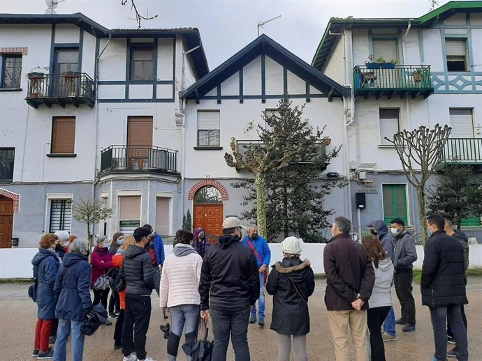 Una de las visitas "antirrumores" realizadas en Barakaldo.