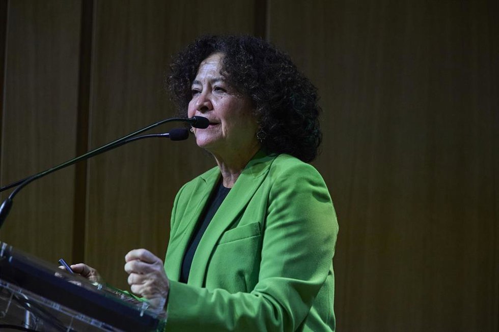 La rectora de la Universidad de Granada, Pilar Aranda, interviene durante el desayuno informativo de Europa Press Granada es inteligencia artificial, en el Auditorio Meeting Place, el pasado 16 de noviembre
