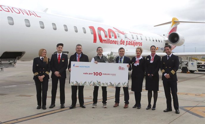 Air Nostrum celebra su pasajero 100 millones