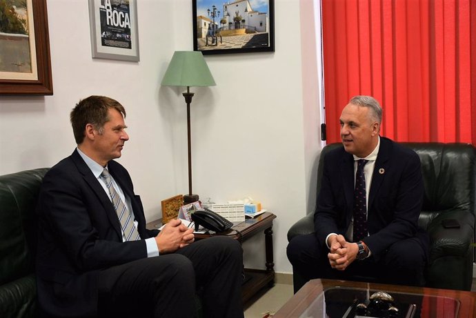 Ruiz Boix con el embajador del Reino Unido en España.