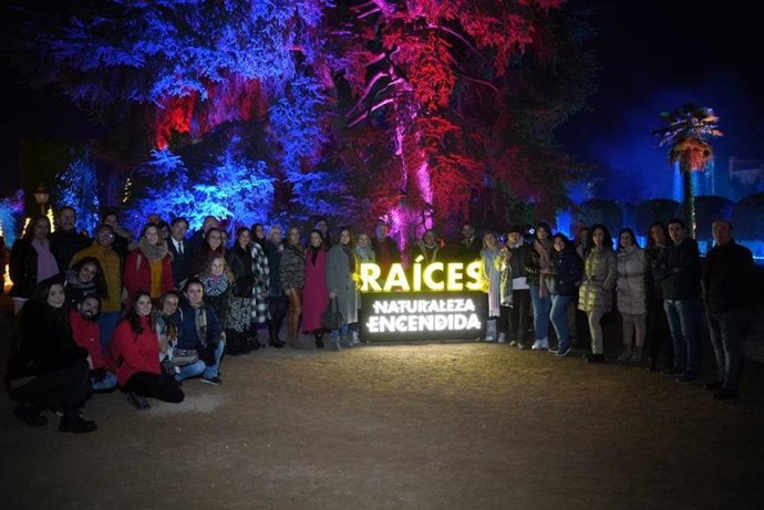 Representantes turísticos de Córdoba visitan el nuevo espectáculo nocturno del Alcázar.