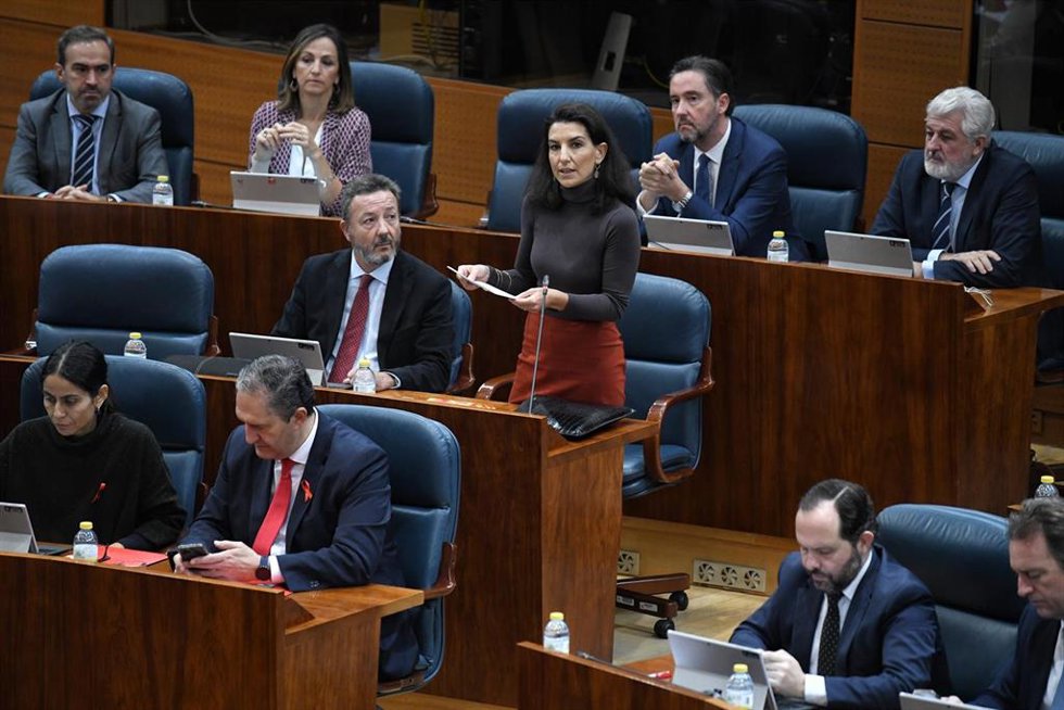 La portavoz de Vox en la Asamblea de Madrid, Rocío Monasterio, interviene en una sesión plenaria en la Asamblea de Madrid, a 1 de diciembre de 2022, en Madrid (España).