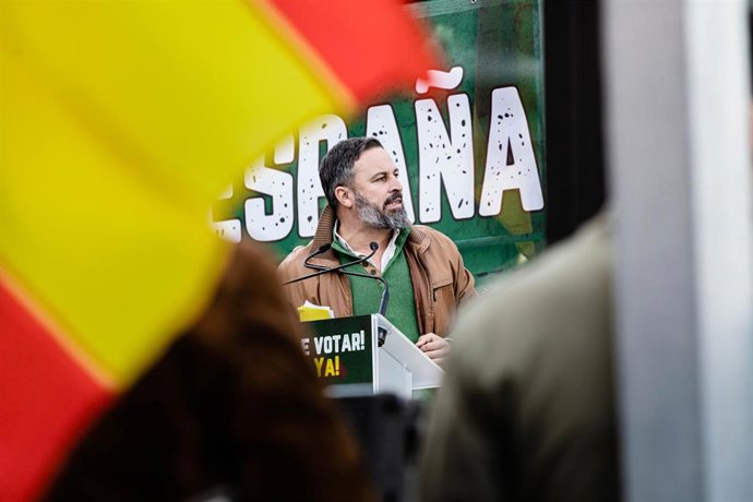 El líder nacional de Vox, Santiago Abascal, interviene durante un acto de protesta, organizada por su formación, por la derogación del delito de sedición del Código Penal.