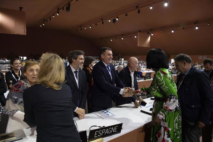 El conselleiro de Cultura, Educación, FP e Universidades, Román Rodríguez, después de que 'Ponte...Nas Ondas!' entrase en el Registro de Buenas Prácticas de la Unesco