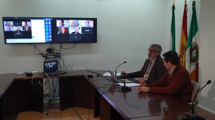 El presidente y el secretario de la Junta Electoral de la UEx, Antonio Serrano y Francisco Álvarez