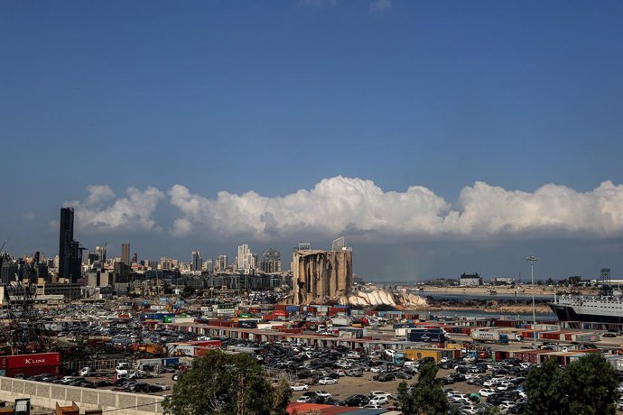 Archivo - 23 August 2022, Lebanon, Beirut: The northern part ofBeirut's port iconic grain silos collapsedon Tuesday. The silos were damaged during the 4 August 2020 massive explosion in the port that killed more than 200 people and wounded more than 6